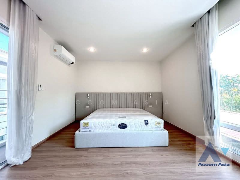 Modern house with pool and garden, newly renovated in Ekamai, Bangkok, Khlong Tan Nua, Watthana, Bangkok, 3 Bedrooms, 200 sqm, Single Detached House For Rent, by Accom Asia, 500240027 - DDproperty.com