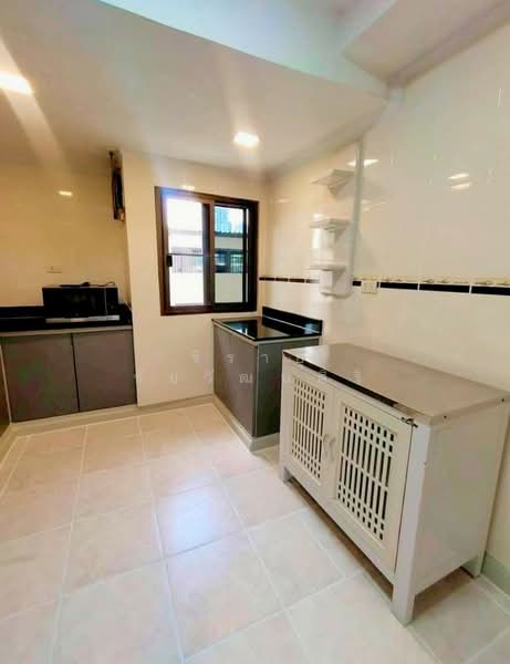 D.H.Grand Tower, Bangkok, Soi Prommit, Khlong Tan Nua, Watthana, Bangkok, 3 Bedrooms, 240 sqm, Condo For Rent, by Jirayu Chaiyawattanasiri, 500240176 - DDproperty.com