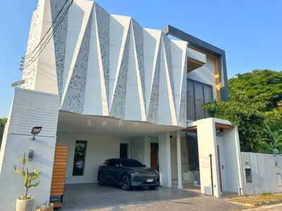 ขาย - บ้านหรู รามอินทรา 57 บางเขน บ้านสร้างเอง ออกแบบดีไซน์สวย พร้อมสระว่ายน้ำส่วนตัว, กรุงเทพ