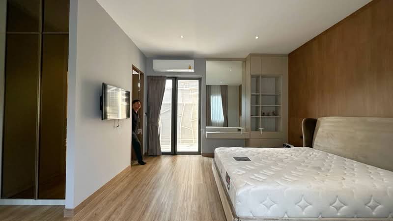 Luxury house in Ramintra 57, Bang Khen. Custom-built house, swimming pool, Bangkok, Tha Rang, Bang Khen, Bangkok, 4 Bedrooms, 444 sqm, Single Detached House For Sale, by จิตติมา TT, 500240208 - DDproperty.com