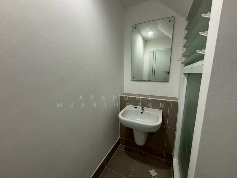 ขายทาวน์โฮม 2 ชั้น ม.วิลลาจิโอ้ พระราม 2 บ้านสวย ทำเลดี ใกล้ถนนใหญ่ เข้า-ออกสะดวก พร้อมอยู่ทันที, Bangkok, Samae Dam, Bang Khun Thian, Bangkok, 2 Bedrooms, 72 sqm, Townhouse For Sale, by Apaporn Muanthorani, 500240222 - DDproperty.com