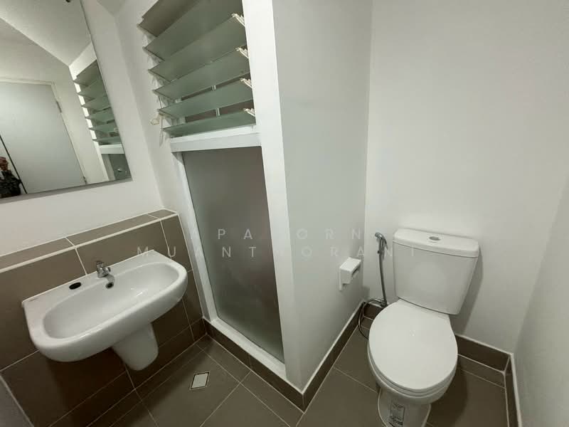 🏡✨ ขายทาวน์โฮม 2 ชั้น ม.วิลลาจิโอ้ พระราม 2 บ้านสวย ทำเลดี ใกล้ถนนใหญ่ เข้า-ออกสะดวก พร้อมอยู่ทันที, Bangkok, Samae Dam, Bang Khun Thian, Bangkok, 2 Bedrooms, 72 sqm, Townhouse For Sale, by Apaporn Muanthorani, 500240222 - DDproperty.com