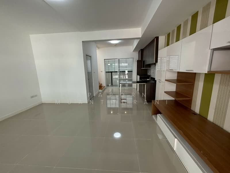 ขายทาวน์โฮม 2 ชั้น ม.วิลลาจิโอ้ พระราม 2 บ้านสวย ทำเลดี ใกล้ถนนใหญ่ เข้า-ออกสะดวก พร้อมอยู่ทันที, กรุงเทพ, แสมดำ, บางขุนเทียน, กรุงเทพ, 72 ตร.ม., ทาวน์เฮ้าส์ ขาย, โดย Apaporn Muanthorani, 500240222 - DDproperty.com