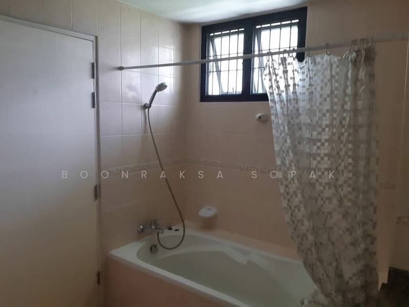 3-BR House, Bangkok, Chan Kasem, Chatuchak, Bangkok, 3 Bedrooms, 300 sqm, Single Detached House For Rent, by Boonraksa Sopak, 500240269 - DDproperty.com