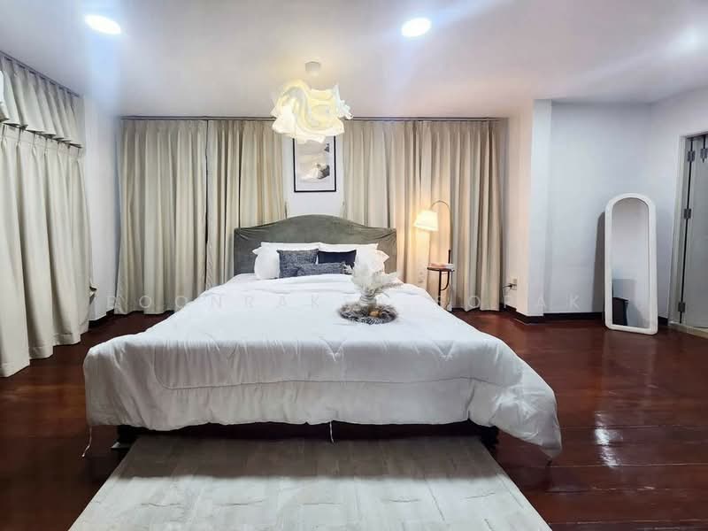6-BR House, Bangkok, Din Daeng, Din Daeng, Bangkok, 6 Bedrooms, 450 sqm, Single Detached House For Rent, by Boonraksa Sopak, 500240284 - DDproperty.com
