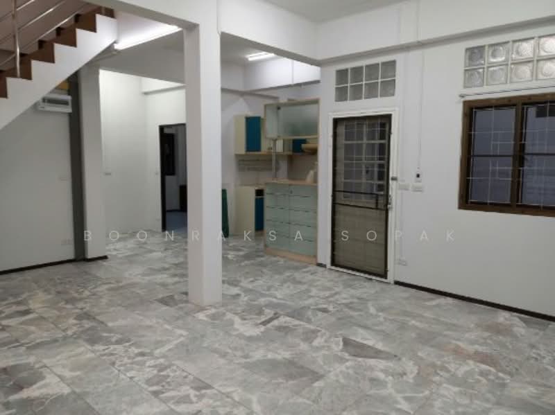 4-BR House, Bangkok, Din Daeng, Din Daeng, Bangkok, 4 Bedrooms, 220 sqm, Single Detached House For Rent, by Boonraksa Sopak, 500240388 - DDproperty.com