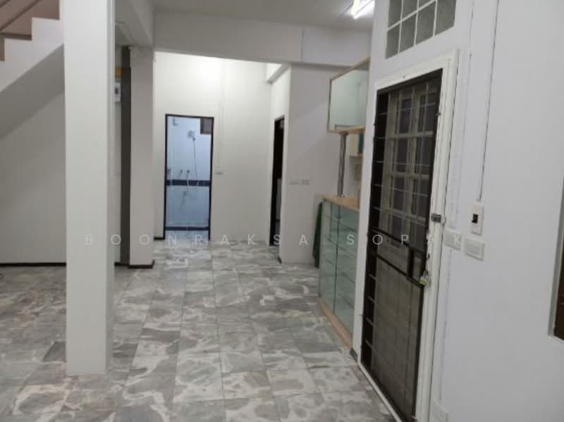 4-BR House, Bangkok, Din Daeng, Din Daeng, Bangkok, 4 Bedrooms, 220 sqm, Single Detached House For Rent, by Boonraksa Sopak, 500240388 - DDproperty.com