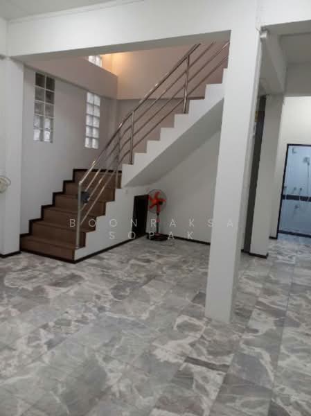 4-BR House, Bangkok, Din Daeng, Din Daeng, Bangkok, 4 Bedrooms, 220 sqm, Single Detached House For Rent, by Boonraksa Sopak, 500240388 - DDproperty.com