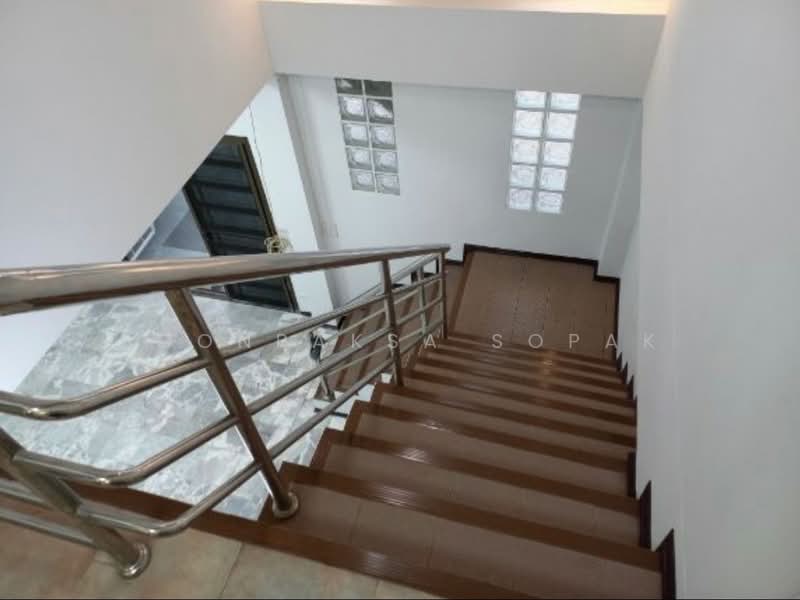 4-BR House, Bangkok, Din Daeng, Din Daeng, Bangkok, 4 Bedrooms, 220 sqm, Single Detached House For Rent, by Boonraksa Sopak, 500240388 - DDproperty.com