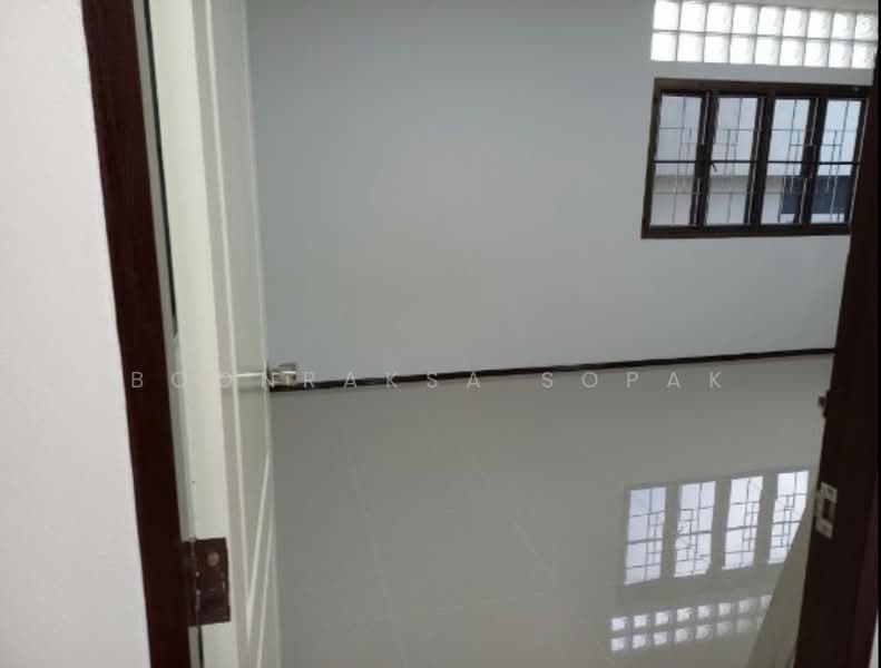 4-BR House, Bangkok, Din Daeng, Din Daeng, Bangkok, 4 Bedrooms, 220 sqm, Single Detached House For Rent, by Boonraksa Sopak, 500240388 - DDproperty.com