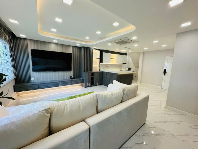 2-story detached house for rent, corner unit, Ratchada area (SPSAD3924), Bangkok, Samsen Nok, Huai Khwang, Bangkok, 3 Bedrooms, 300 sqm, Single Detached House For Rent, by Agent Pla, 500240390 - DDproperty.com