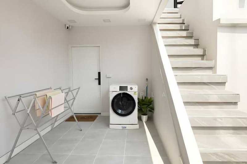 2-story detached house for rent, corner unit, Ratchada area (SPSAD3924), Bangkok, Samsen Nok, Huai Khwang, Bangkok, 3 Bedrooms, 300 sqm, Single Detached House For Rent, by Agent Pla, 500240390 - DDproperty.com