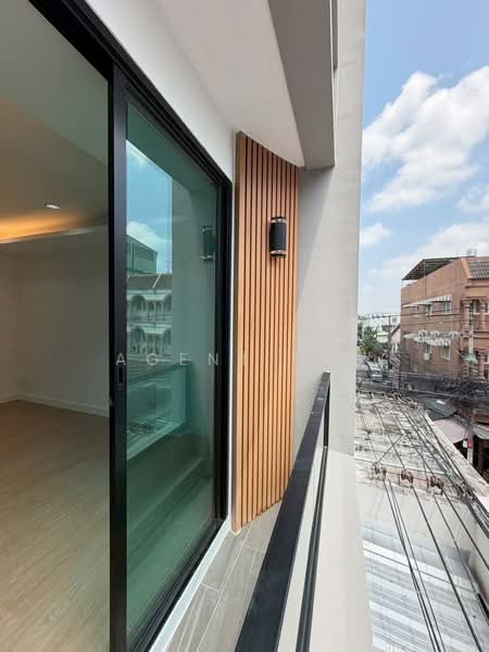 For Sale: 4.5-Story Townhome, Sukhumvit 101, near BTS Punnawithi (SPSAD3926), Bangkok, สุขุมวิท101, Bang Chak, Phra Khanong, Bangkok, 4 Bedrooms, 104 sqm, Townhouse For Sale, by Agent Pla, 500240469 - DDproperty.com