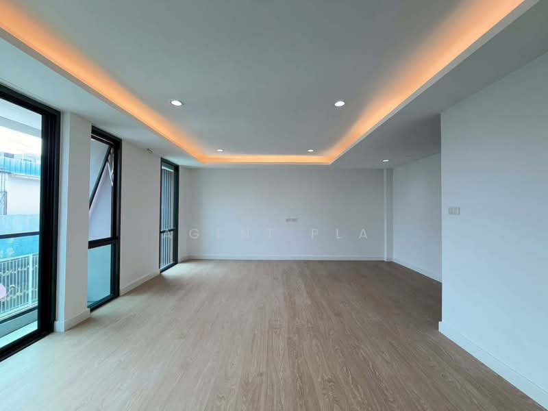 For Sale: 4.5-Story Townhome, Sukhumvit 101, near BTS Punnawithi (SPSAD3926), Bangkok, สุขุมวิท101, Bang Chak, Phra Khanong, Bangkok, 4 Bedrooms, 104 sqm, Townhouse For Sale, by Agent Pla, 500240469 - DDproperty.com
