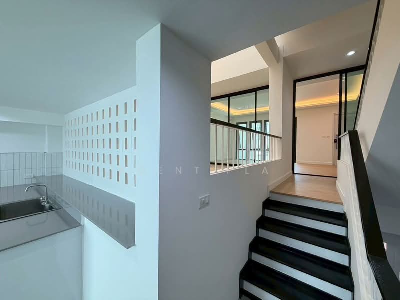 For Sale: 4.5-Story Townhome, Sukhumvit 101, near BTS Punnawithi (SPSAD3926), Bangkok, สุขุมวิท101, Bang Chak, Phra Khanong, Bangkok, 4 Bedrooms, 104 sqm, Townhouse For Sale, by Agent Pla, 500240469 - DDproperty.com