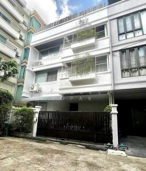 undefined, Bangkok, Phra Kanong Nua, Watthana, Bangkok, 4 Bedrooms, 250 sqm, Townhouse For Rent, by Boonraksa Sopak, 500240487 - DDproperty.com