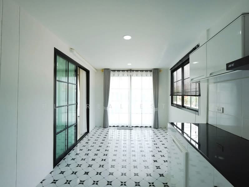 ขายพูลวิลล่า พัทยาตะวันออก ซอยเขาน้อย 3 ห้องนอน, ชลบุรี, บางละมุง, บางละมุง, ชลบุรี, 268 ตร.ม., บ้านเดี่ยว ขาย, โดย PLC real estate, 500240624 - DDproperty.com