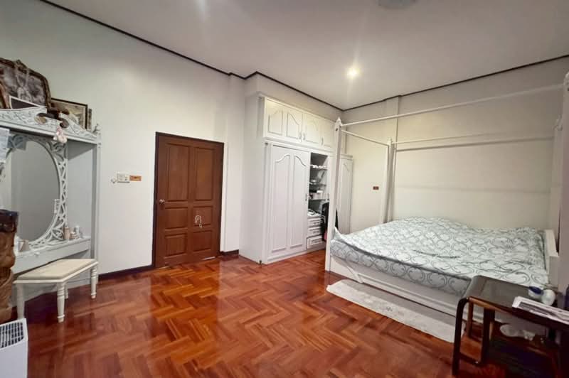 ถนนประชาราษฎร์บำเพ็ญ ซอยประชาราษฎร์บำเพ็ญ 6 (สุนทรศิริ), Bangkok, ประชาราษฎร์บำเพ็ญ, Huai Khwang, Huai Khwang, Bangkok, 6 Bedrooms, 900 sqm, Single Detached House For Sale, by คุณปาล์ม, 500240835 - DDproperty.com