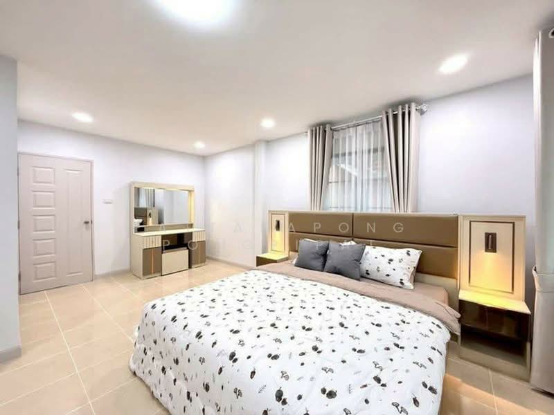 3-BR Semi-detached House, Chon Buri (Pattaya), Surasak, Si Racha, Chon Buri (Pattaya), 3 Bedrooms, 162 sqm, Semi-Detached House (Twin House) For Sale, by Pattanapong Pongpipat, 500241104 - DDproperty.com