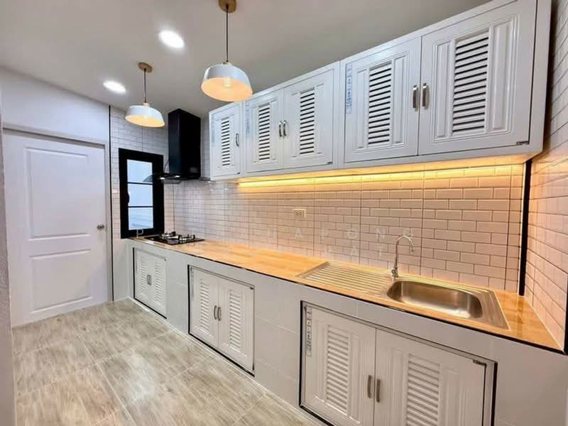 3-BR Semi-detached House, Chon Buri (Pattaya), Surasak, Si Racha, Chon Buri (Pattaya), 3 Bedrooms, 162 sqm, Semi-Detached House (Twin House) For Sale, by Pattanapong Pongpipat, 500241104 - DDproperty.com