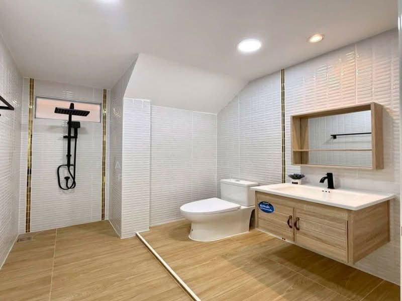 3-BR Semi-detached House, Chon Buri (Pattaya), Surasak, Si Racha, Chon Buri (Pattaya), 3 Bedrooms, 162 sqm, Semi-Detached House (Twin House) For Sale, by Pattanapong Pongpipat, 500241104 - DDproperty.com