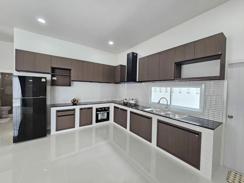 3-BR Villa, Chon Buri (Pattaya), Poong, Bang Lamung (Pattaya), Chon Buri (Pattaya), 3 Bedrooms, 310 sqm, Villa For Sale, by Pattanapong Pongpipat, 500241120 - DDproperty.com