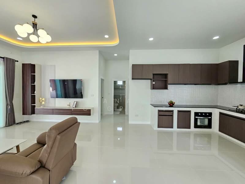 3-BR Villa, Chon Buri (Pattaya), Poong, Bang Lamung (Pattaya), Chon Buri (Pattaya), 3 Bedrooms, 310 sqm, Villa For Sale, by Pattanapong Pongpipat, 500241120 - DDproperty.com