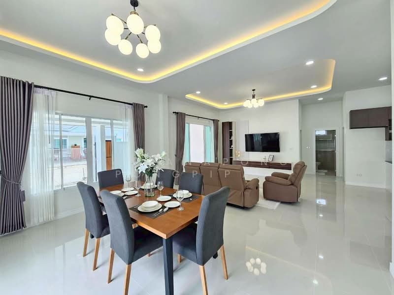 3-BR Villa, Chon Buri (Pattaya), Poong, Bang Lamung (Pattaya), Chon Buri (Pattaya), 3 Bedrooms, 310 sqm, Villa For Sale, by Pattanapong Pongpipat, 500241120 - DDproperty.com