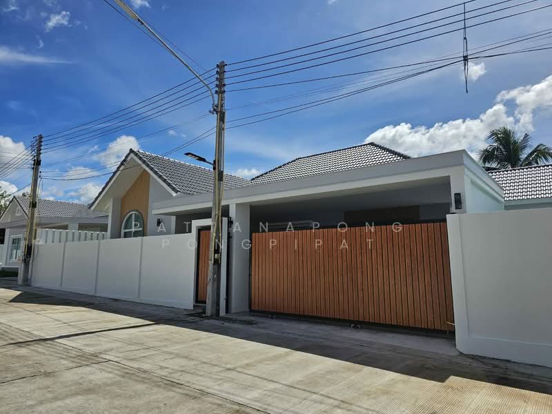 3-BR Villa, Chon Buri (Pattaya), Poong, Bang Lamung (Pattaya), Chon Buri (Pattaya), 3 Bedrooms, 310 sqm, Villa For Sale, by Pattanapong Pongpipat, 500241120 - DDproperty.com