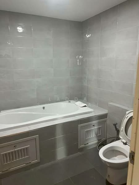 Viia 7 Bangna, Samut Prakan, Bangna Garden, Bang Sao Thong, Bang Sao Thong, Samut Prakan, 3 Bedrooms, 214 sqm, Condo For Sale, by Ladda Suebthai, 500241160 - DDproperty.com