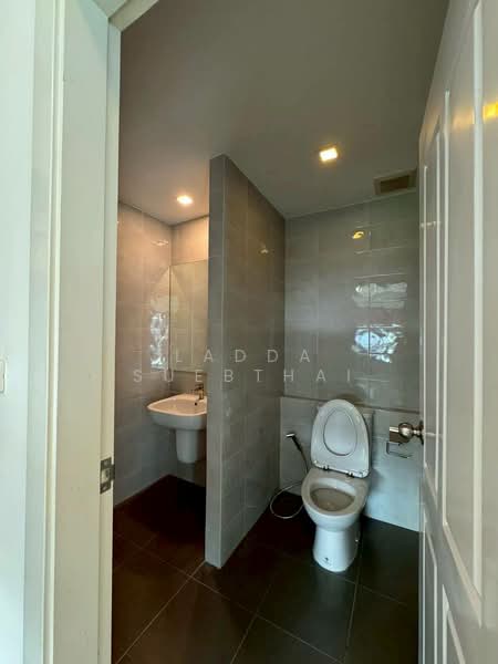 Viia 7 Bangna, Samut Prakan, Bangna Garden, Bang Sao Thong, Bang Sao Thong, Samut Prakan, 3 Bedrooms, 214 sqm, Condo For Sale, by Ladda Suebthai, 500241160 - DDproperty.com