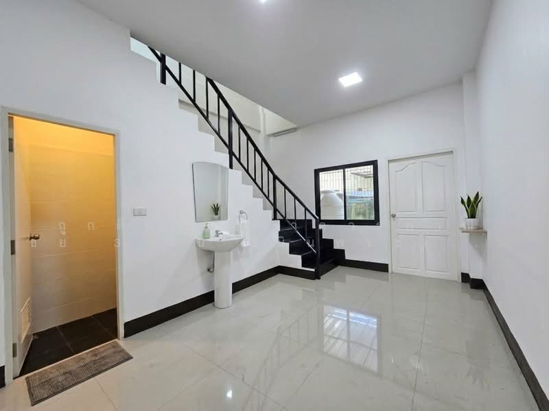 ตึกแถวอาคารพาณิชย์ 3 ชั้น เนินพระระยอง, ระยอง, เนินพระ, เมืองระยอง, ระยอง, 150 ตร.ม., ตึกแถว-อาคารพาณิชย์ ขาย, โดย ถูกตึกแถวอาคารพาณิชย์ 3 ชั้น เนินพระระยอง 23.8 ตร.วา ใช้สอย 150 ตร.ม., 500241512 - DDproperty.com