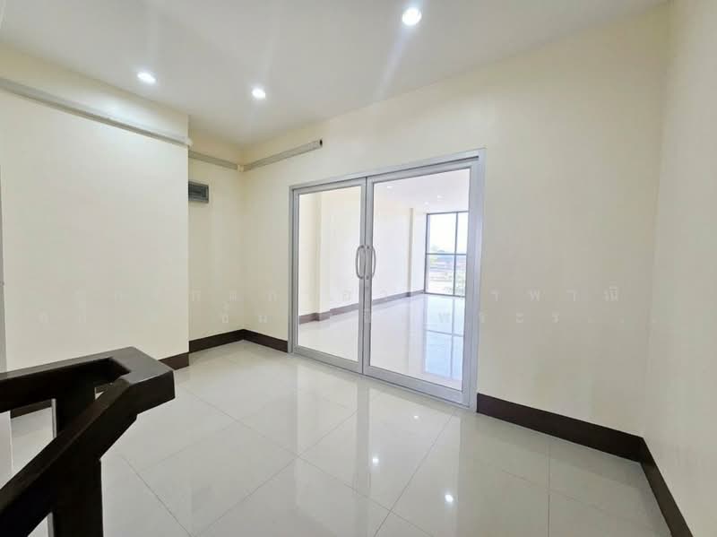 Cheap Sale: 3-Story Commercial Building in Noen Phra, Rayong. 23.8 Sq.Wah,, Rayong, Noen Phra, Muang Rayong, Rayong, , 150 sqm, Shophouse For Sale, by ถูกตึกแถวอาคารพาณิชย์ 3 ชั้น เนินพระระยอง 23.8 ตร.วา ใช้สอย 150 ตร.ม., 500241512 - DDproperty.com