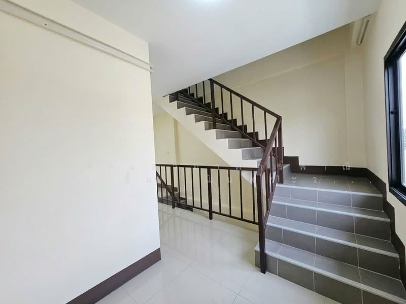 Cheap Sale: 3-Story Commercial Building in Noen Phra, Rayong. 23.8 Sq.Wah,, Rayong, Noen Phra, Muang Rayong, Rayong, , 150 sqm, Shophouse For Sale, by ถูกตึกแถวอาคารพาณิชย์ 3 ชั้น เนินพระระยอง 23.8 ตร.วา ใช้สอย 150 ตร.ม., 500241512 - DDproperty.com