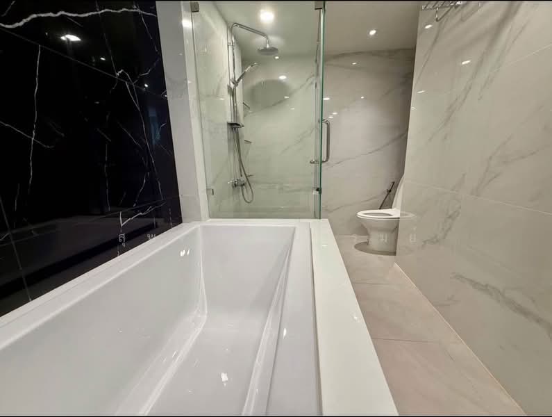 President Park Sukhumvit 24, Bangkok, 99 Sukhumvit 24 Alley, Khlongtoei Nua, Watthana, Bangkok, 3 Bedrooms, 223 sqm, Condo For Rent, by Supajee Wattanarom, 500241530 - DDproperty.com