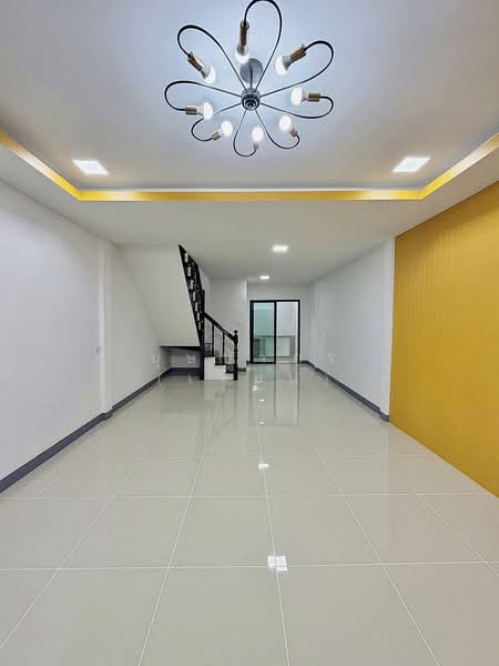 บ้านสวย ทำเลดี แจ้งวัฒนะ ปากเกร็ด #หมู่บ้านชาร์มมิ่ง โฮม ใกล้ Major Hollywood ห้าแยกปากเกร็ด, Nonthaburi, Pak Kret, Pak Kret, Nonthaburi, 2 Bedrooms, 100 sqm, Townhouse For Sale, by บุษบากร (เจี๊ยบ), 500241543 - DDproperty.com