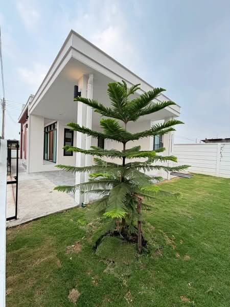 บ้านเดี่ยว มือ1 ตรงข้ามอนามัยบึง (ศรีราชา -ชลบุรี), Chon Buri (Pattaya), Bueng, Si Racha, Chon Buri (Pattaya), 3 Bedrooms, 200 sqm, Single Detached House For Sale, by Janpen Konpetch, 500241570 - DDproperty.com