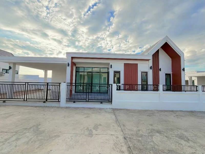 บ้านเดี่ยว มือ1 ตรงข้ามอนามัยบึง (ศรีราชา -ชลบุรี), Chon Buri (Pattaya), Bueng, Si Racha, Chon Buri (Pattaya), 3 Bedrooms, 200 sqm, Single Detached House For Sale, by Janpen Konpetch, 500241570 - DDproperty.com