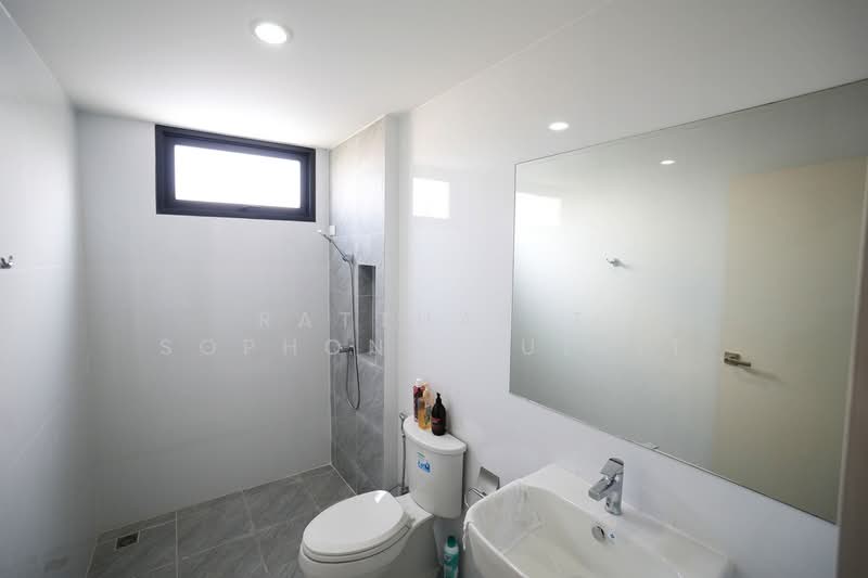 Baan Klang Mueng The Edition Pinklao-Borom 2, Bangkok, Suan Phak Road, Taling Chan, Taling Chan, Bangkok, 4 Bedrooms, 200 sqm, Townhouse For Sale, by Ratthakit Sophonpibulkit, 500241600 - DDproperty.com