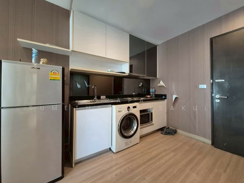 Sky Walk Residences, Bangkok, 1599 Sukhumvit Road, Phra Kanong Nua, Watthana, Bangkok, 2 Bedrooms, 60 sqm, Condo For Sale, by Orapa Sumetheesirisakul, 500241703 - DDproperty.com