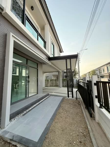 Grand Britania Rama 9-Krungthep Kreetha : แกรนด์ บริทาเนีย พระราม 9-กรุงเทพกรีฑา, Bangkok, ถนนพัฒนาชนบท 3, Khlong Song Ton Nun, Lat Krabang, Bangkok, 4 Bedrooms, 185 sqm, Single Detached House For Sale, by Forty-Six Real Estate Group, 500241716 - DDproperty.com