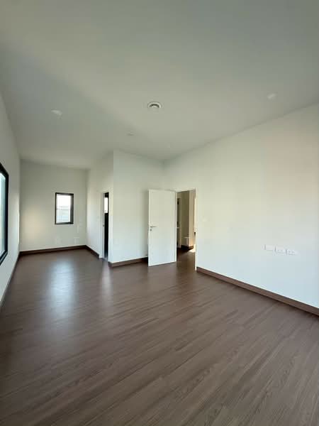 Grand Britania Rama 9-Krungthep Kreetha : แกรนด์ บริทาเนีย พระราม 9-กรุงเทพกรีฑา, กรุงเทพ, ถนนพัฒนาชนบท 3, คลองสองต้นนุ่น, ลาดกระบัง, กรุงเทพ, 185 ตร.ม., บ้านเดี่ยว ขาย, โดย Forty-Six Real Estate Group, 500241716 - DDproperty.com