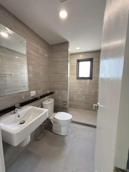 Grand Britania Rama 9-Krungthep Kreetha : แกรนด์ บริทาเนีย พระราม 9-กรุงเทพกรีฑา, Bangkok, ถนนพัฒนาชนบท 3, Khlong Song Ton Nun, Lat Krabang, Bangkok, 4 Bedrooms, 185 sqm, Single Detached House For Sale, by Forty-Six Real Estate Group, 500241716 - DDproperty.com