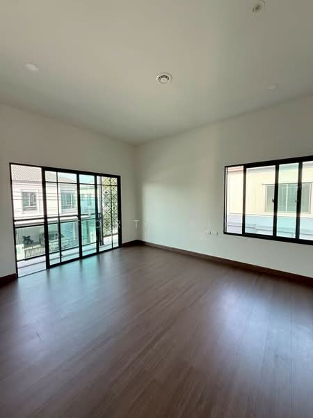 Grand Britania Rama 9-Krungthep Kreetha : แกรนด์ บริทาเนีย พระราม 9-กรุงเทพกรีฑา, Bangkok, ถนนพัฒนาชนบท 3, Khlong Song Ton Nun, Lat Krabang, Bangkok, 4 Bedrooms, 185 sqm, Single Detached House For Sale, by Forty-Six Real Estate Group, 500241716 - DDproperty.com