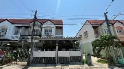 ขาย - ทาวน์เฮ้าส์ ซอยโกสุมรวมใจ 38 หลังมุม ราคาถูก, กรุงเทพ