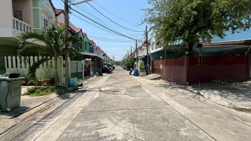 ทาวน์เฮ้าส์ ซอยโกสุมรวมใจ 38 หลังมุม ราคาถูก, Bangkok, โกสุมรวมใจ, Don Mueang, Don Mueang, Bangkok, 2 Bedrooms, 125 sqm, Townhouse For Sale, by คุณ ชัยรัชต์ (กร), 500241754 - DDproperty.com