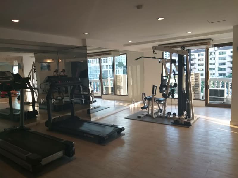 Royal Castle Sukhumvit, Bangkok, 30 Soi Sukhumvit 39, Khlongtoei Nua, Watthana, Bangkok, 3 Bedrooms, 160 sqm, Condo For Rent, by Krittin Tansida, 500241934 - DDproperty.com