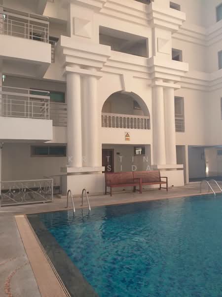 Royal Castle Sukhumvit, Bangkok, 30 Soi Sukhumvit 39, Khlongtoei Nua, Watthana, Bangkok, 3 Bedrooms, 160 sqm, Condo For Rent, by Krittin Tansida, 500241934 - DDproperty.com