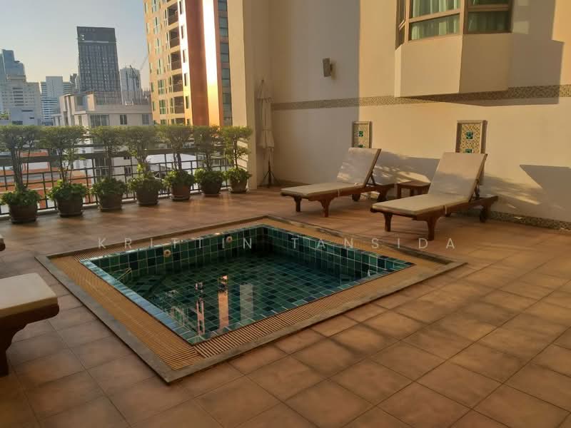 Royal Castle Sukhumvit, Bangkok, 30 Soi Sukhumvit 39, Khlongtoei Nua, Watthana, Bangkok, 3 Bedrooms, 160 sqm, Condo For Rent, by Krittin Tansida, 500241934 - DDproperty.com