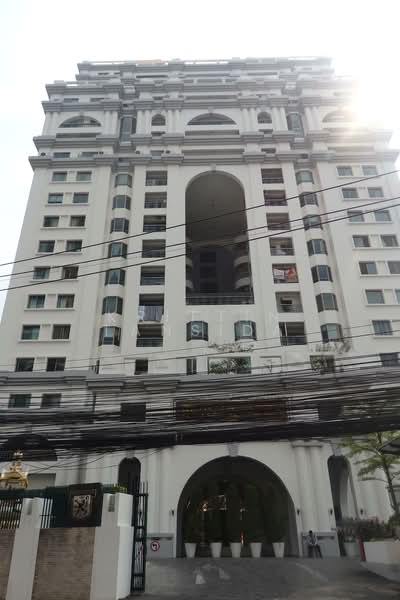 Royal Castle Sukhumvit, Bangkok, 30 Soi Sukhumvit 39, Khlongtoei Nua, Watthana, Bangkok, 3 Bedrooms, 160 sqm, Condo For Rent, by Krittin Tansida, 500241934 - DDproperty.com